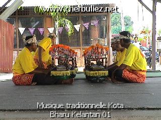 légende: Musique traditionnelle Kota Bharu Kelantan 01
qualityCode=raw
sizeCode=half

Données de l'image originale:
Taille originale: 179907 bytes
Temps d'exposition: 1/150 s
Diaph: f/400/100
Heure de prise de vue: 2002:10:09 15:38:39
Flash: non
Focale: 88/10 mm
